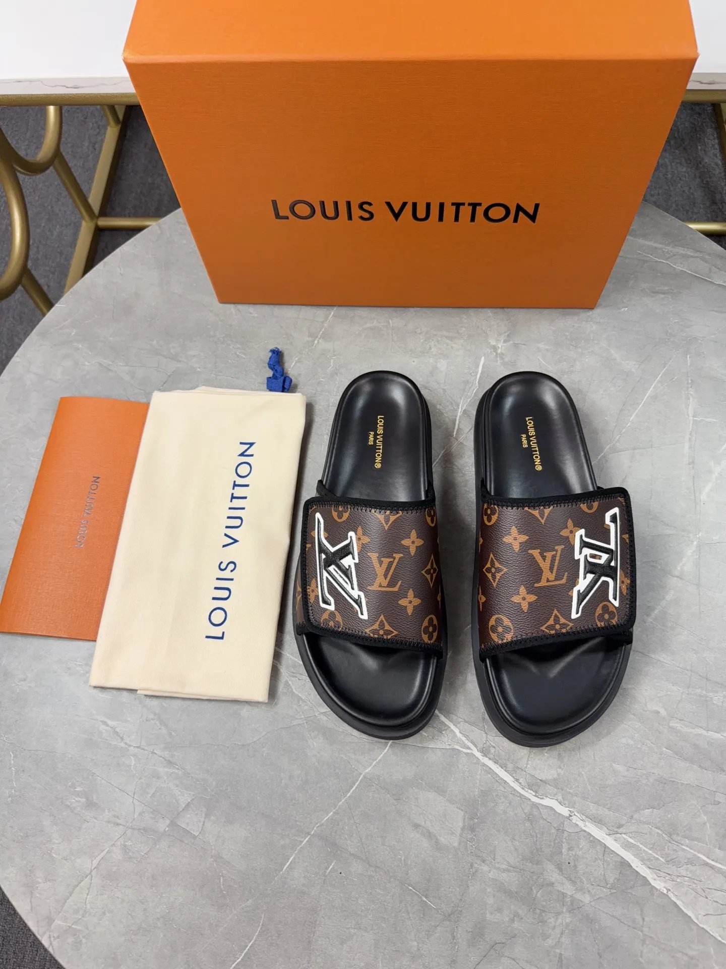 Men's Men's Shoes 💰380💰 🌈LV | Louis Vuitton ²⁰²³ 𝐬𝐬 🧡💚2025 Spring and Summer New Style Top Version‼ ️The original version is the same. The counter specializes in the latest straw slippers. Hard goods are new🆕 ❥Purchase level! Full of high-end feel! A popular model among bloggers at home and abroad, it’s retro and fashionable, and looks stunning on your feet! Mainly recommended models on the official website★ ━━━━━ ЅᏇєєt ━━━━━ ▪️Upper: original customized cowhide fabric ▪️Inner: cow lining ▪️Outsole: high-end rubber outsole ▪️Shoe size: 35-47 (46-47 customization is not returnable)